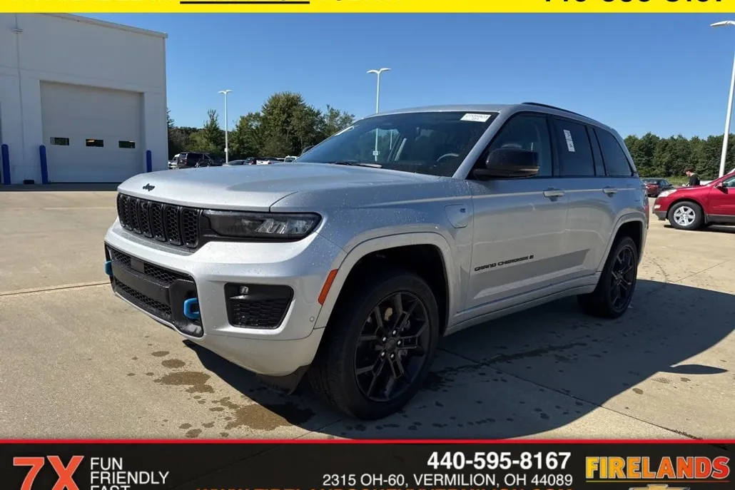 2023 Jeep Cherokee 80th Anniversary Edition photo 1