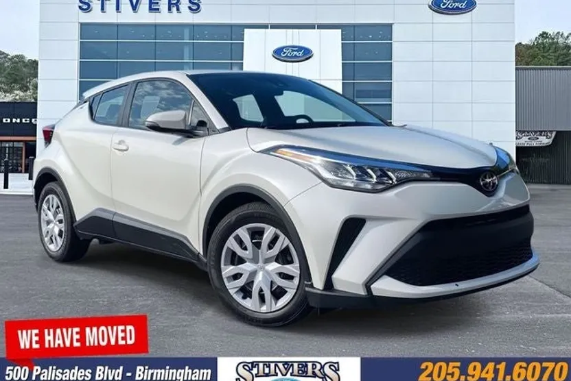 2020 Toyota C-HR LE photo 1