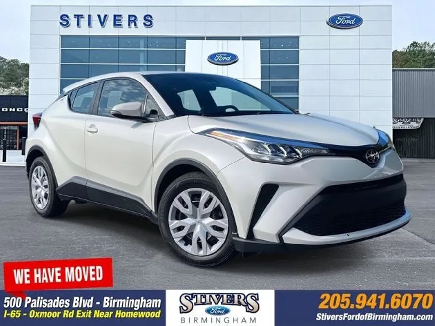 2020 Toyota C-HR LE photo 1
