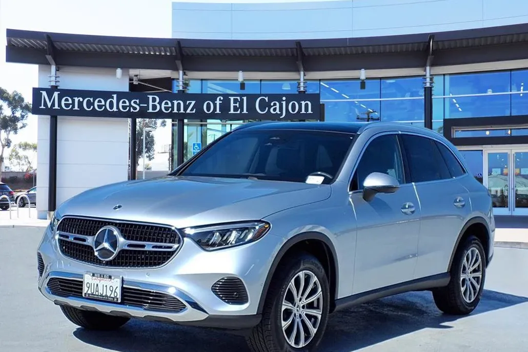 2025 Mercedes Benz GLC 300 photo 1