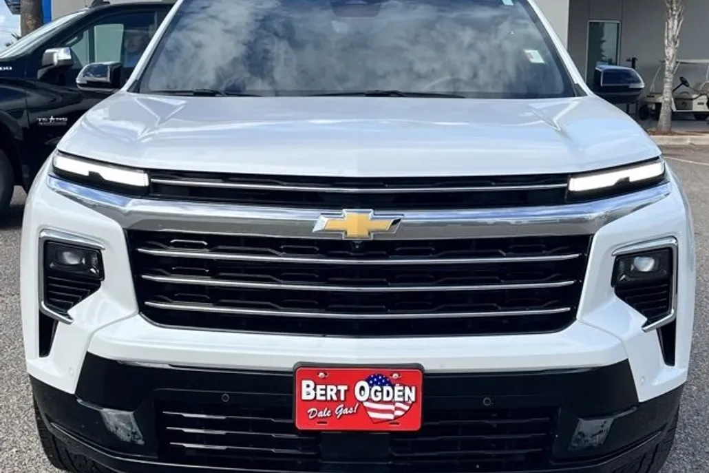 2025 Chevrolet Traverse High Country photo 1