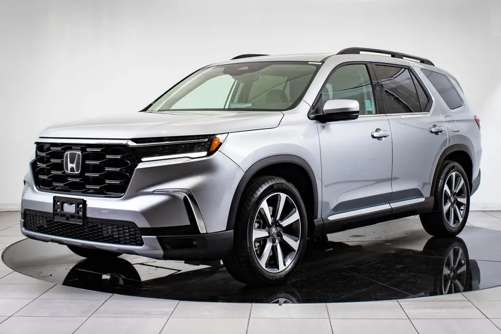 2025 Honda Pilot Touring photo 1