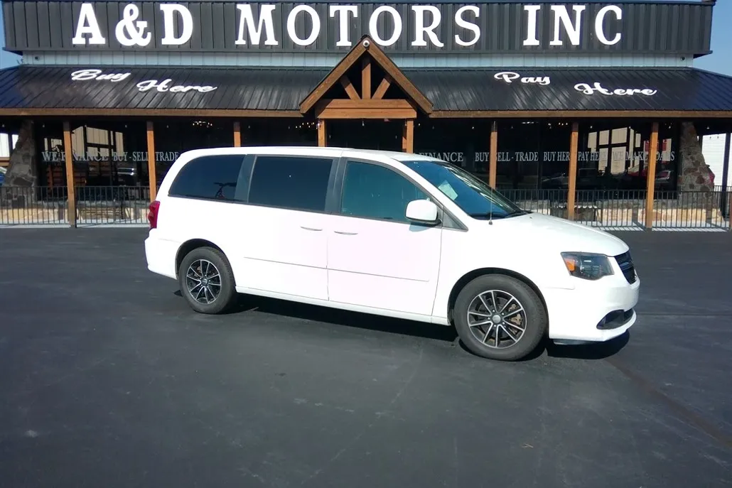 2016 Dodge Grand Caravan R/T photo 1