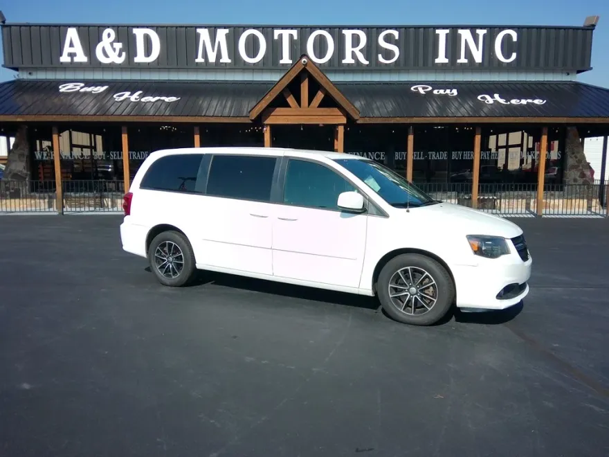 2016 Dodge Grand Caravan R/T photo 1