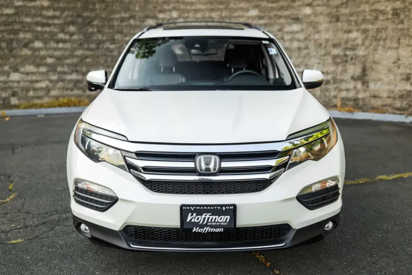 2018 Honda Pilot Touring photo 1
