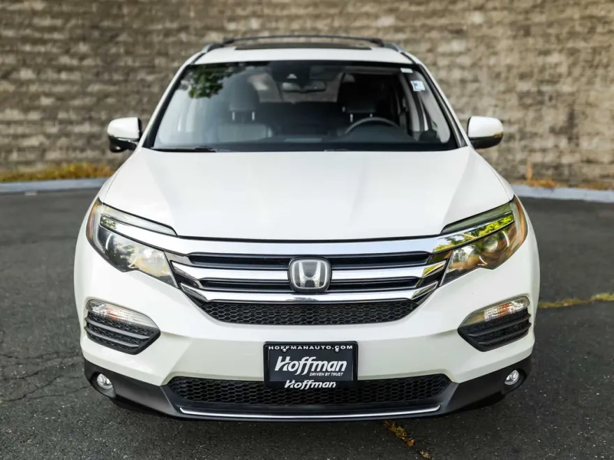 2018 Honda Pilot Touring photo 1