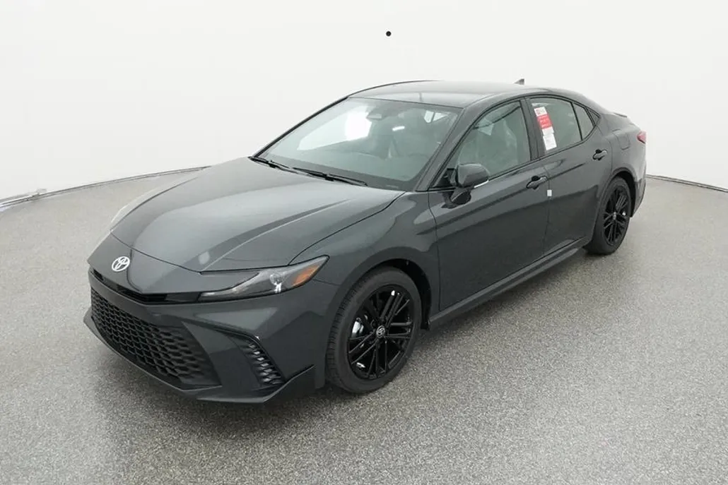 2025 Toyota Camry SE photo 1