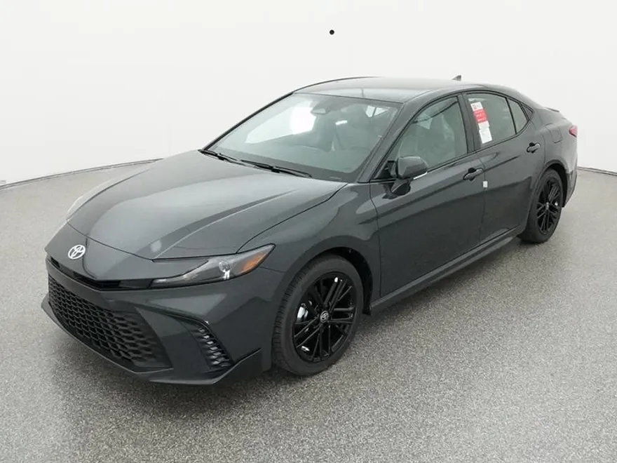 2025 Toyota Camry SE photo 1