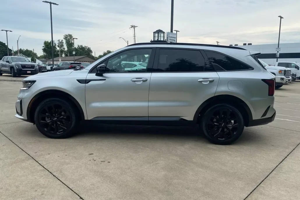 2022 Kia Sorento SX photo 1