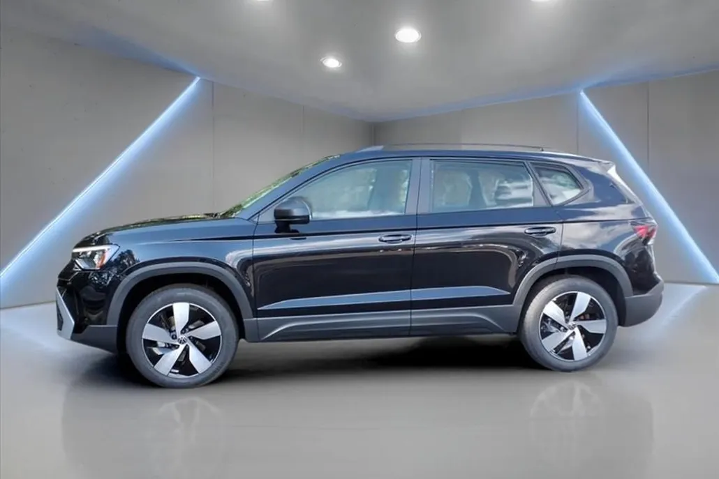 2025 Volkswagen Taos S photo 1