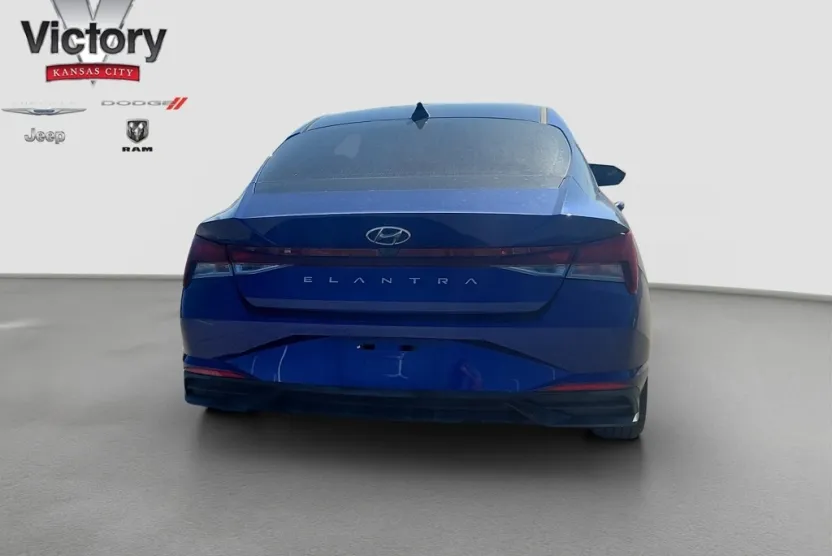 2022 Hyundai Elantra SEL Convenience photo 1