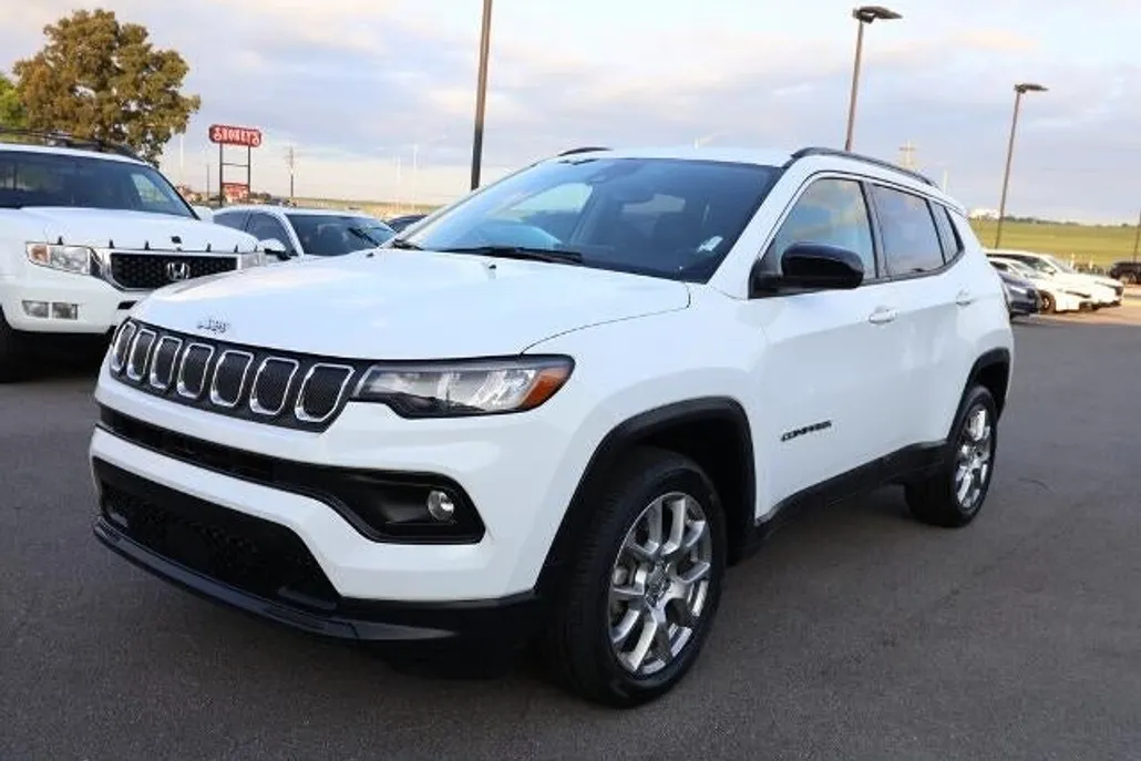 2022 Jeep Compass Latitude Lux photo 1
