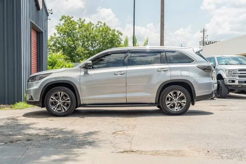 2016 Toyota Highlander XLE photo 1
