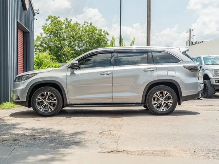 2016 Toyota Highlander XLE photo 1