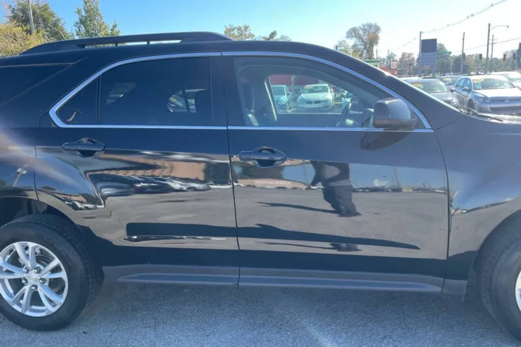 2016 Chevrolet Equinox LT photo 1