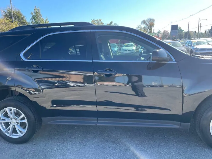 2016 Chevrolet Equinox LT photo 1