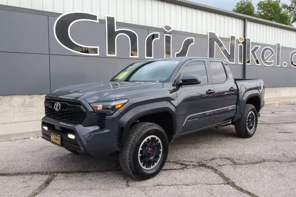 2024 Toyota Tacoma 4x4 TRD photo 1