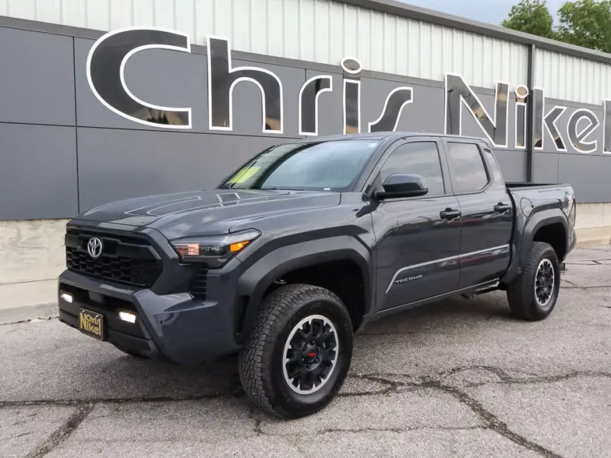 2024 Toyota Tacoma 4x4 TRD photo 1