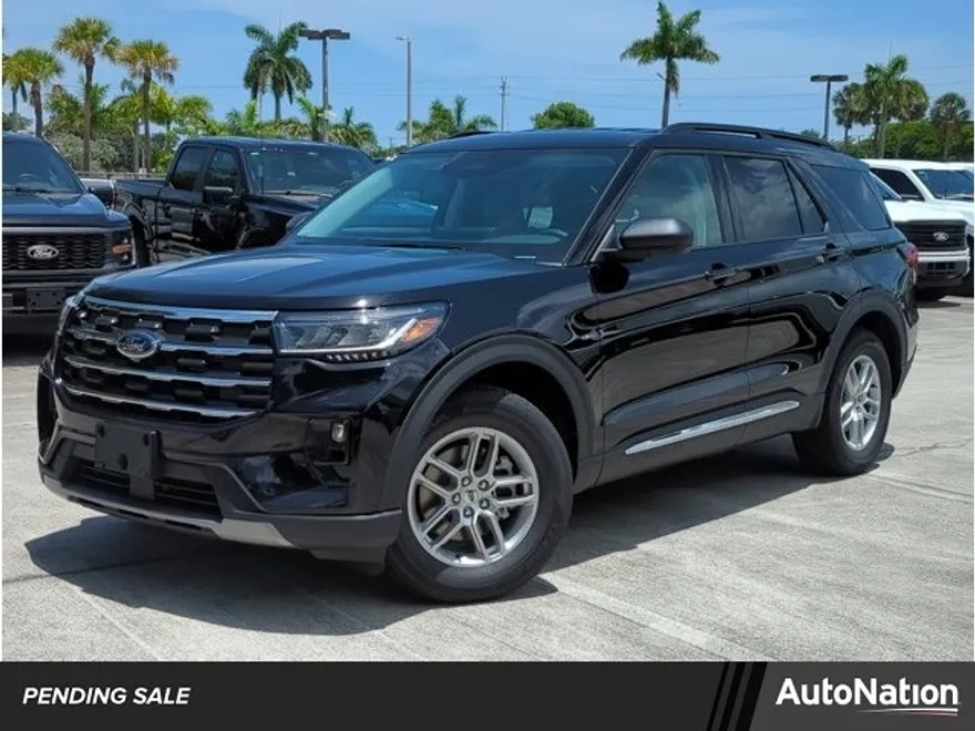 2025 Ford Explorer photo 1