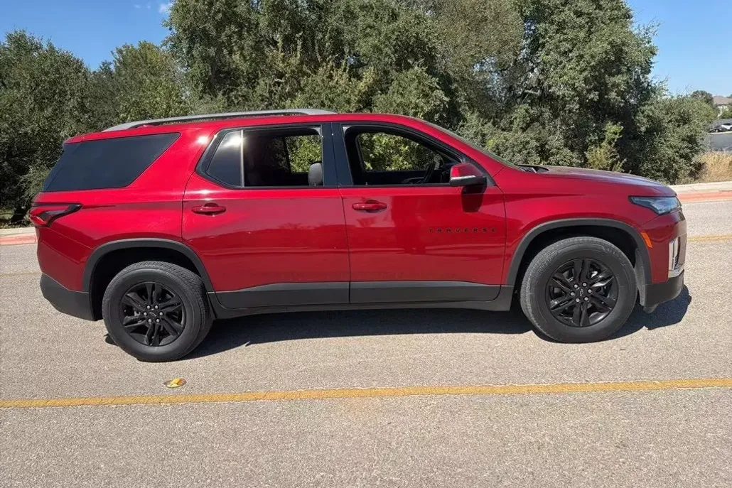2023 Chevrolet Traverse Leather photo 1