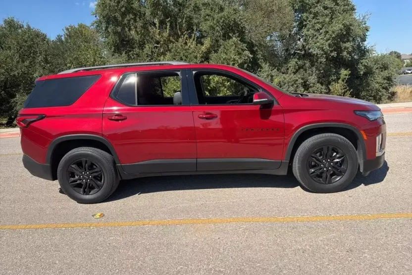 2023 Chevrolet Traverse Leather photo 1
