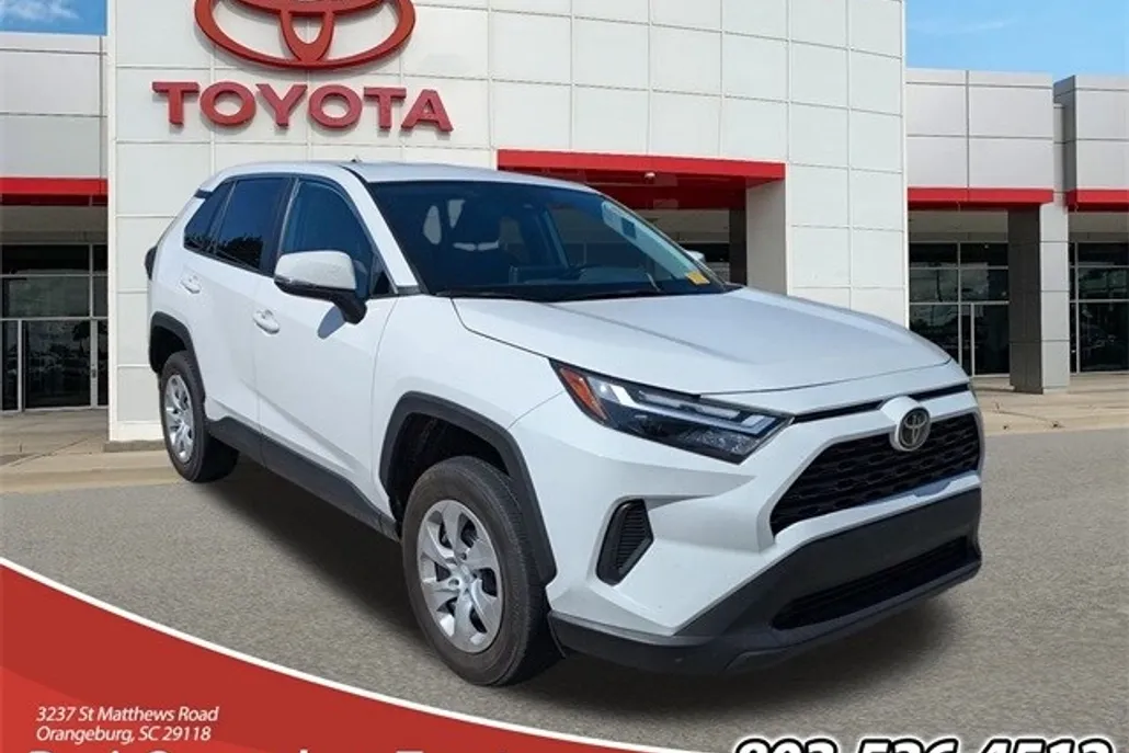 2024 Toyota RAV4 LE photo 1