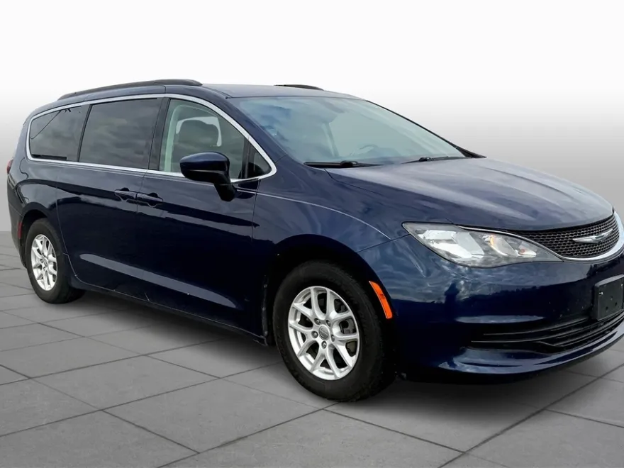 2017 Chrysler Pacifica Touring photo 1