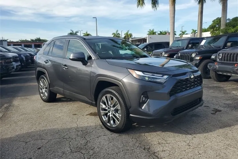2023 Toyota RAV4 XLE Premium photo 1