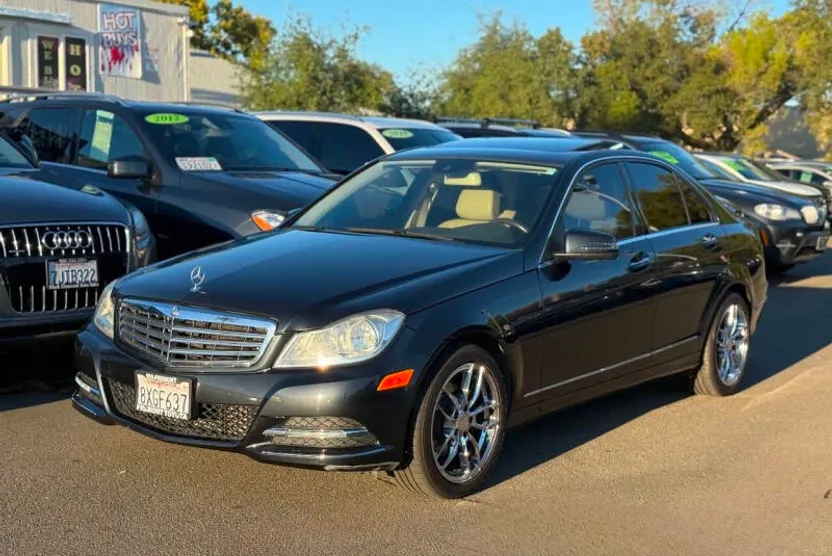 2013 Mercedes Benz C 250 Luxury photo 1