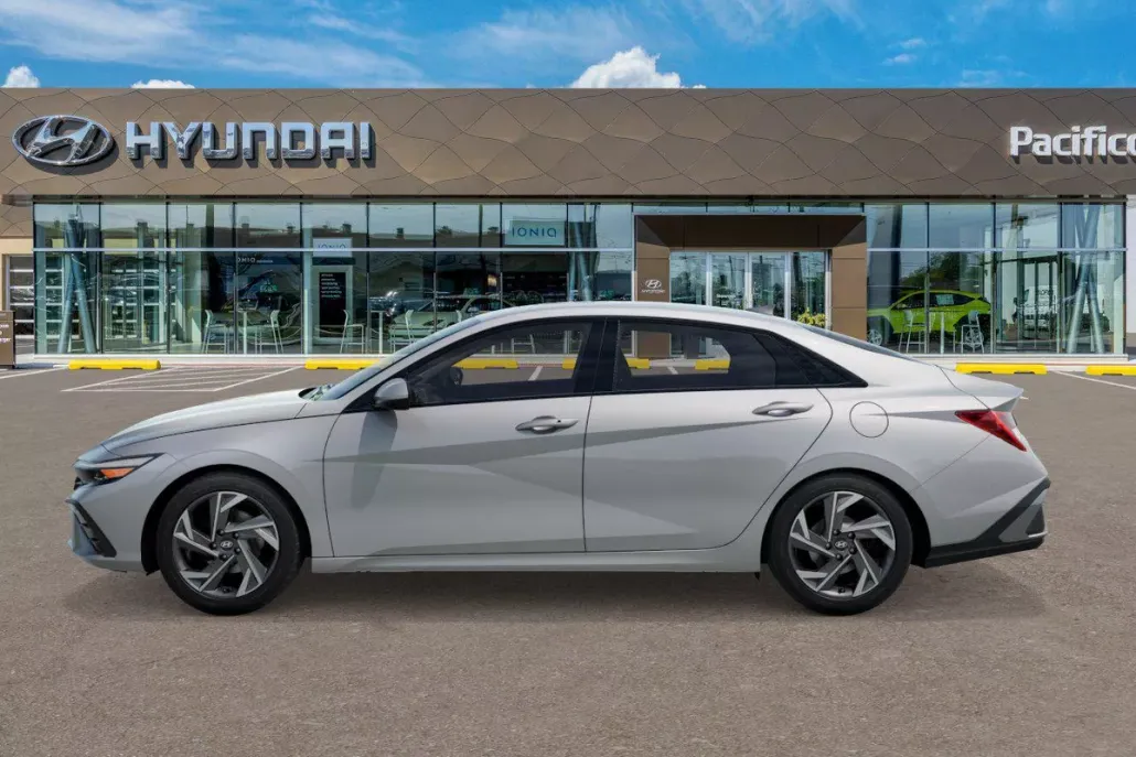 2025 Hyundai Elantra SEL Convenience photo 1