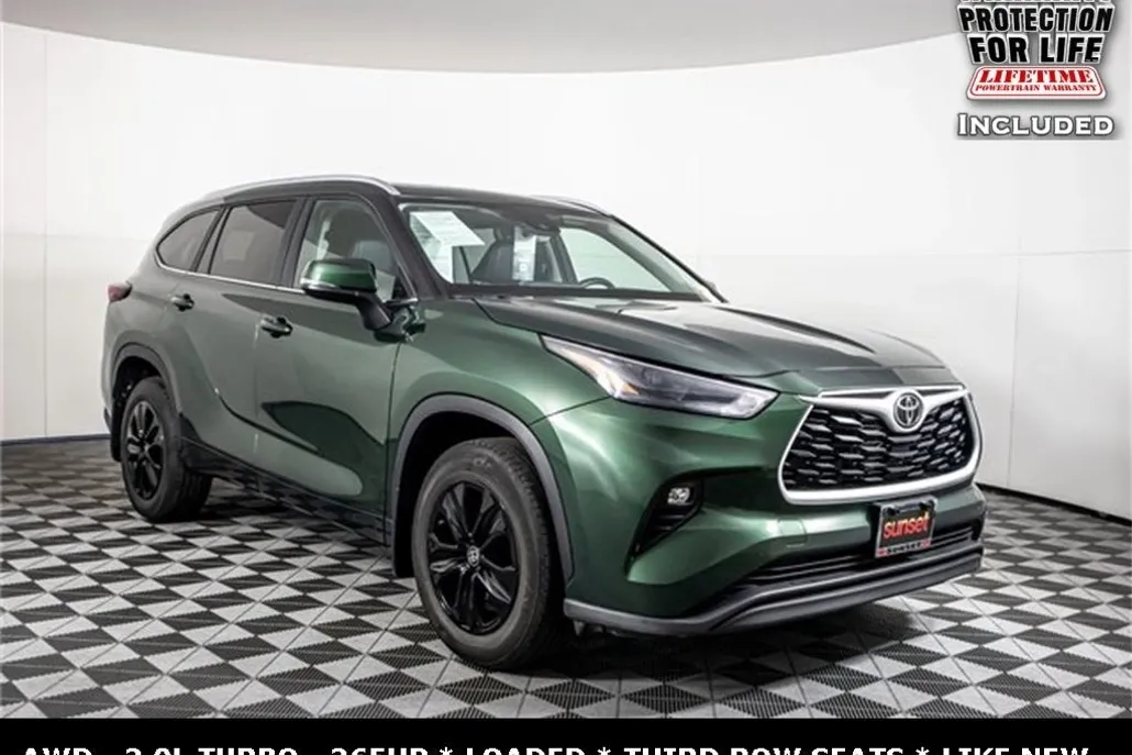 2024 Toyota Highlander LE photo 1