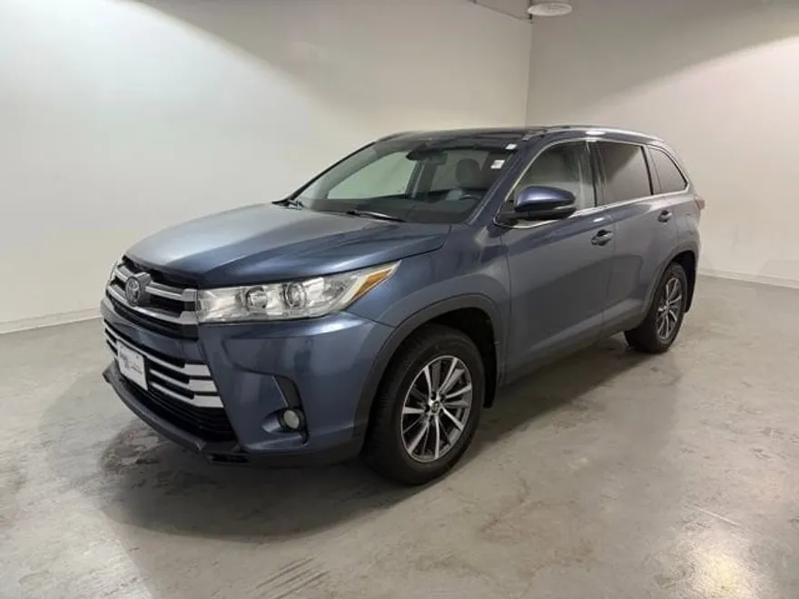 2019 Toyota Highlander SE photo 1