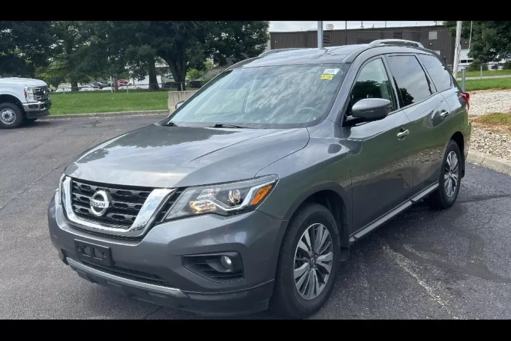 2020 Nissan Pathfinder 4x4 SV photo 1