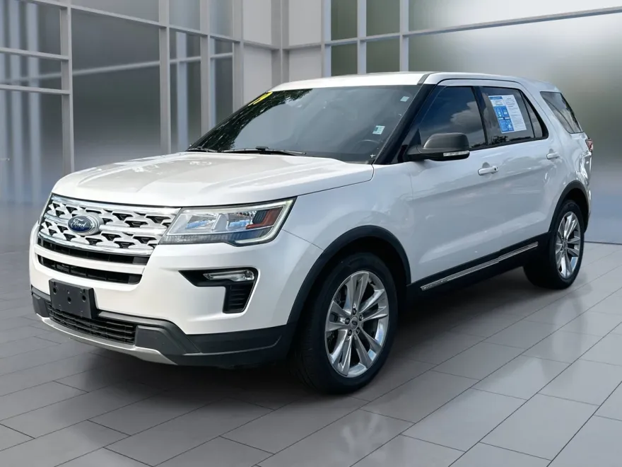 2019 Ford Explorer XLT photo 1