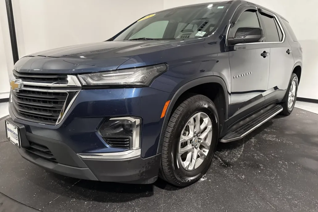2022 Chevrolet Traverse LS photo 1