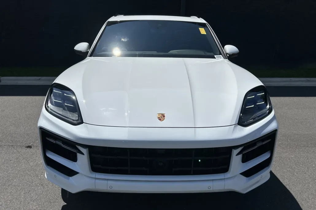 2025 Porsche Cayenne photo 1