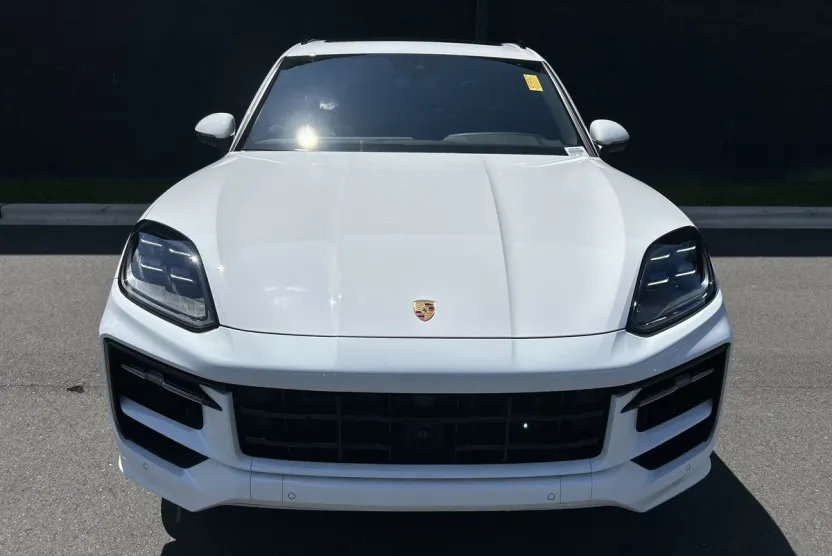 2025 Porsche Cayenne photo 1