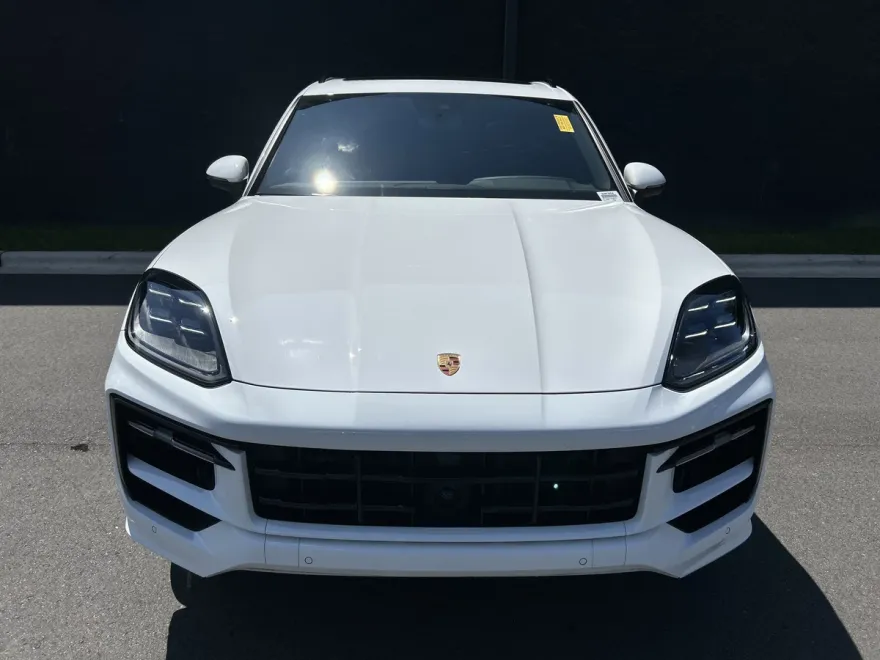 2025 Porsche Cayenne photo 1