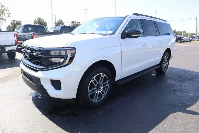 2025 Ford Expedition MAX photo 1