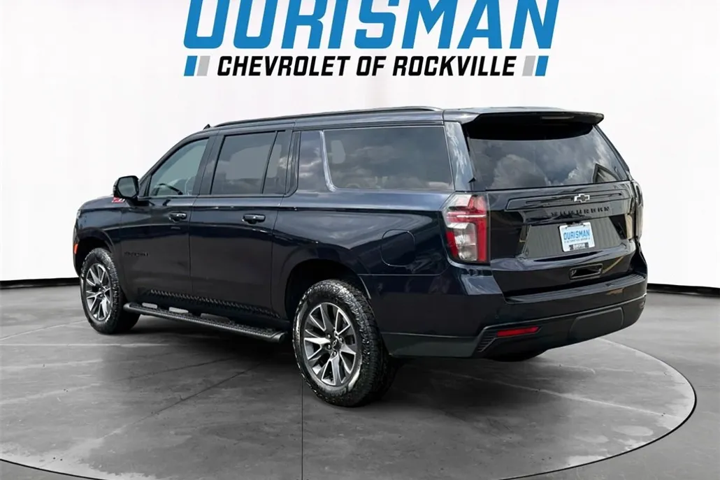 2023 Chevrolet Suburban Z71 photo 1