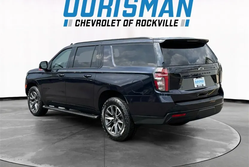 2023 Chevrolet Suburban Z71 photo 1