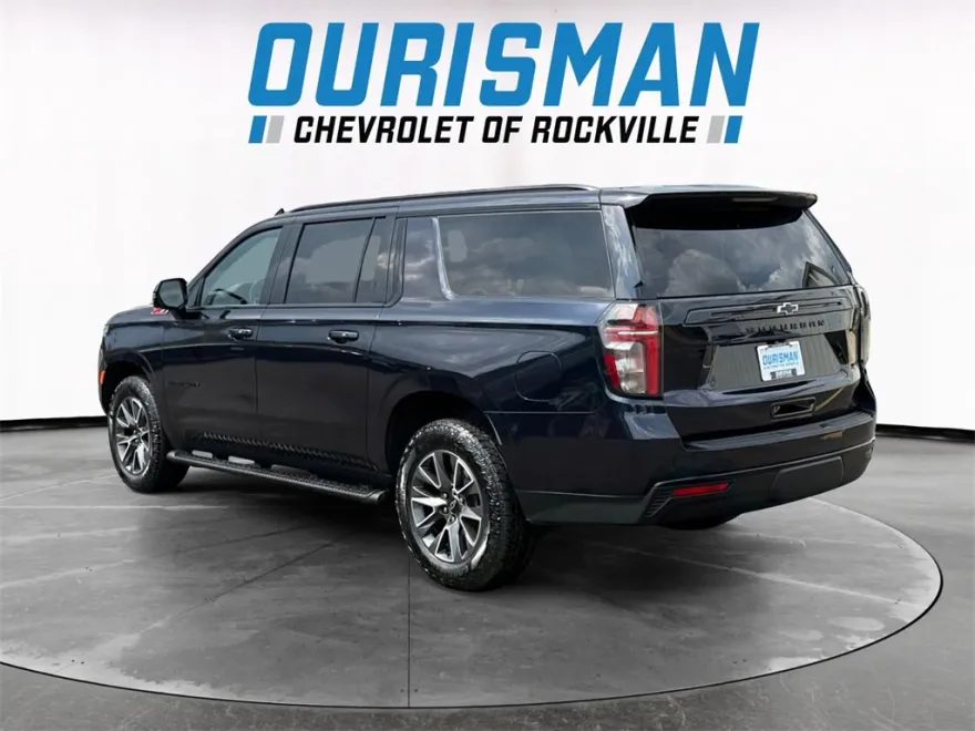 2023 Chevrolet Suburban Z71 photo 1