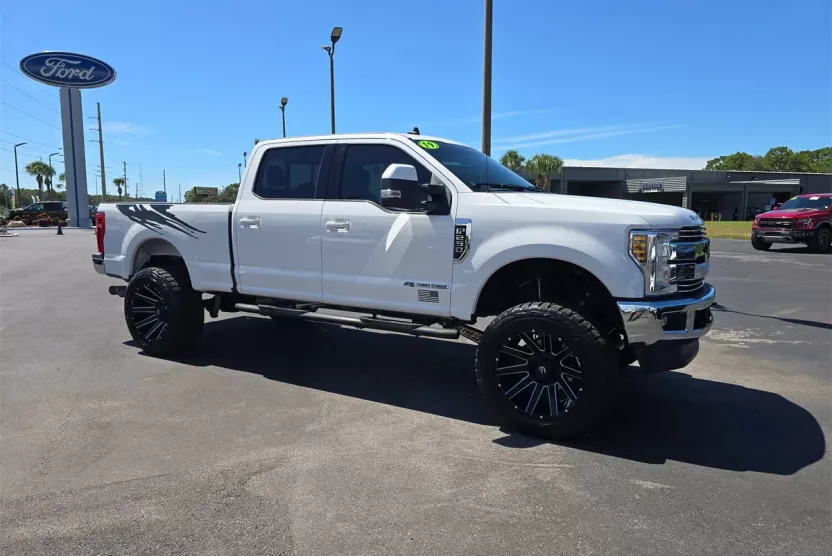 2019 Ford F-250 Lariat photo 1