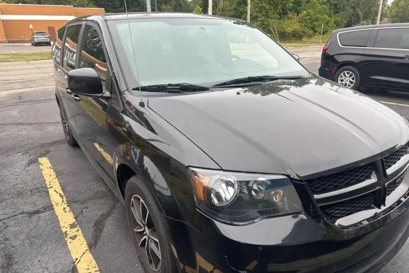 2018 Dodge Grand Caravan SE Plus photo 1