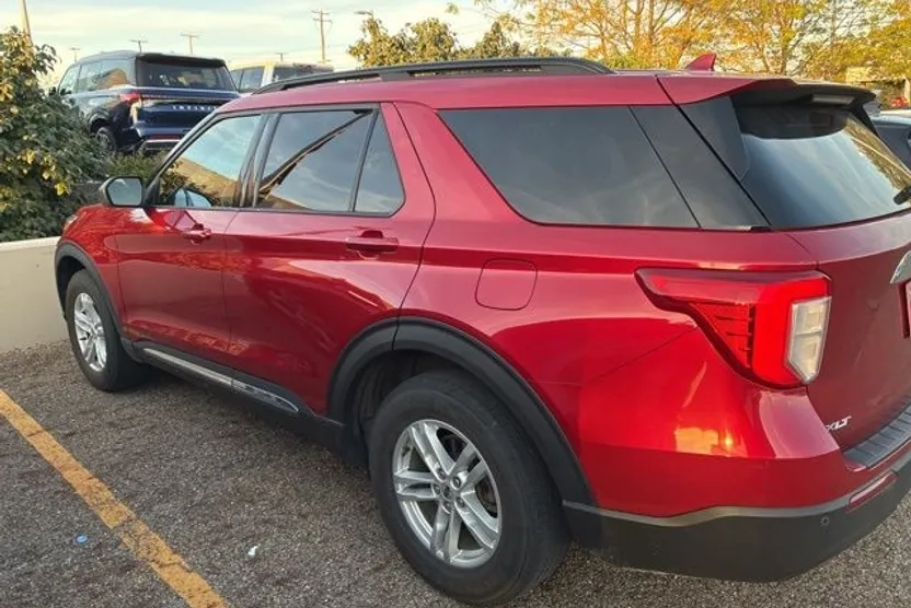 2020 Ford Explorer XLT photo 1