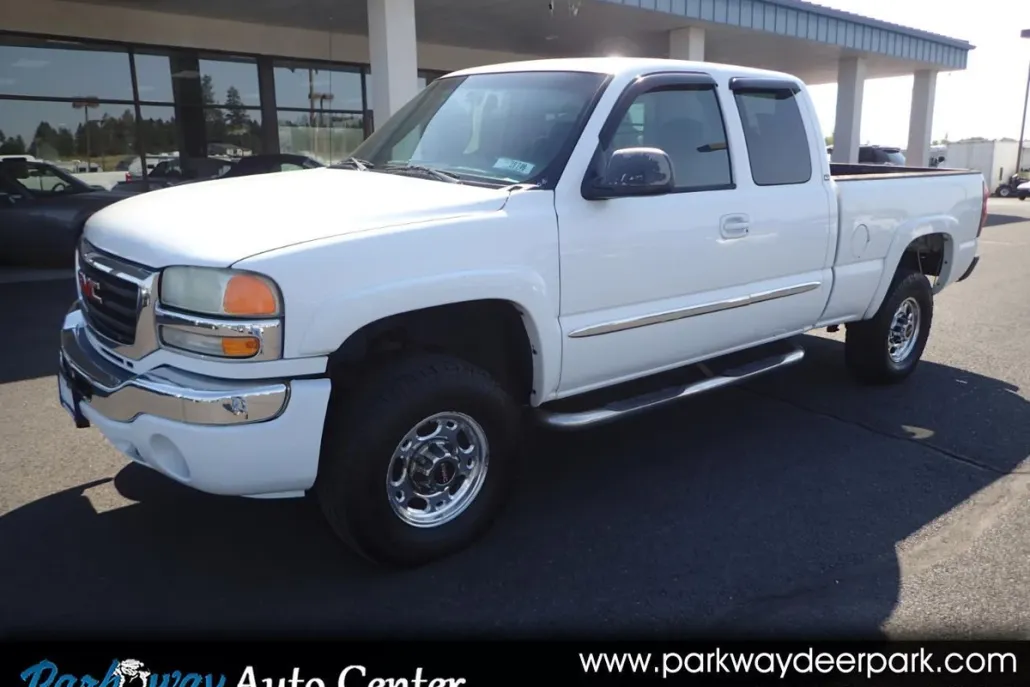 2003 Gmc Sierra SLE photo 1