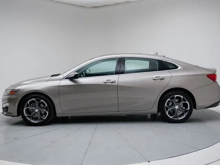 2024 Chevrolet Malibu 1LT photo 1