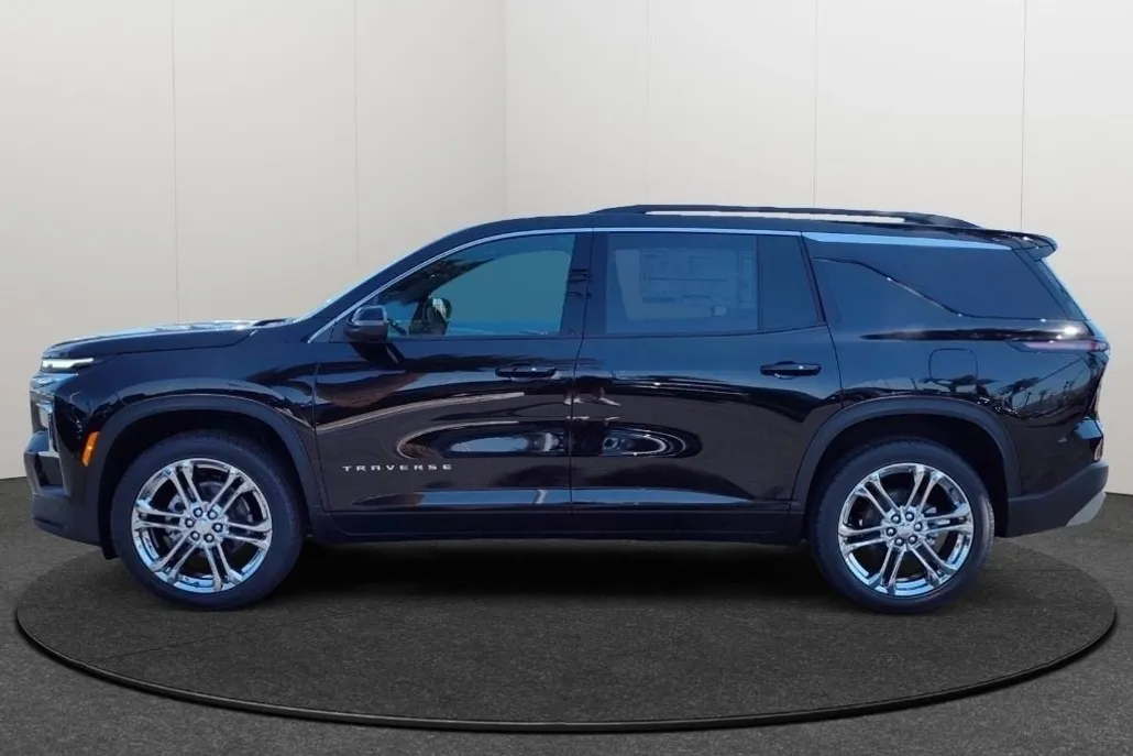 2025 Chevrolet Traverse photo 1