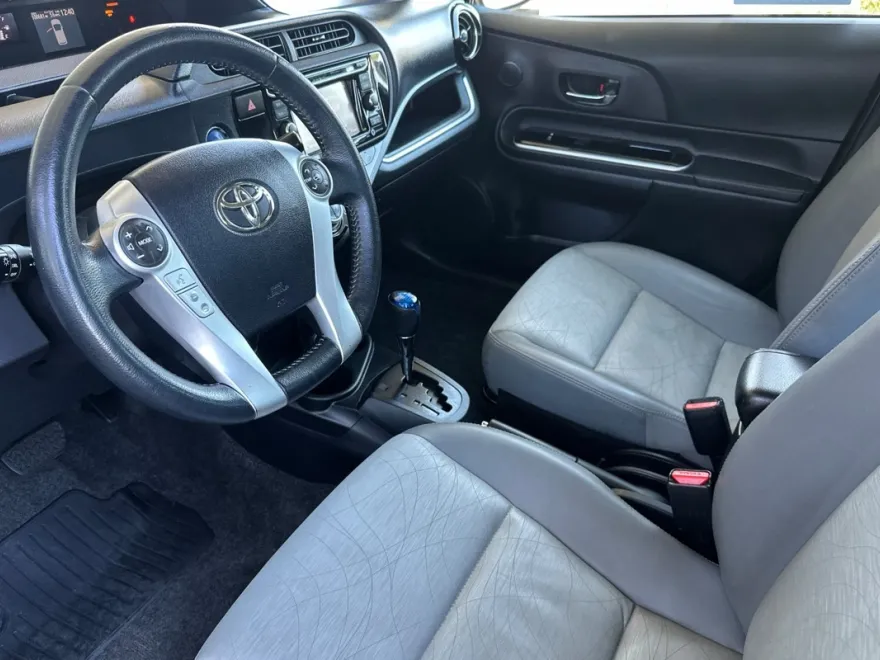 2016 Toyota Prius C Four photo 1