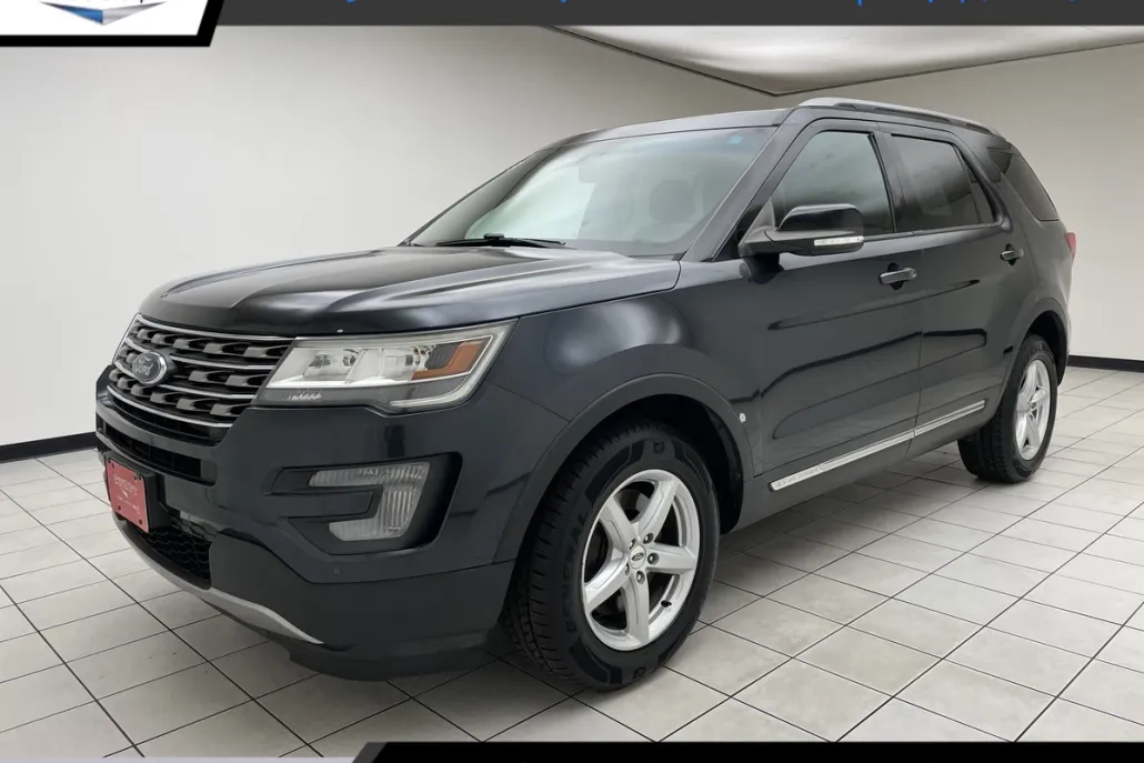 2017 Ford Explorer XLT photo 1